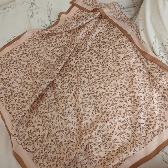 Cleobella pink scarf with flowers - Picture 2 of 4